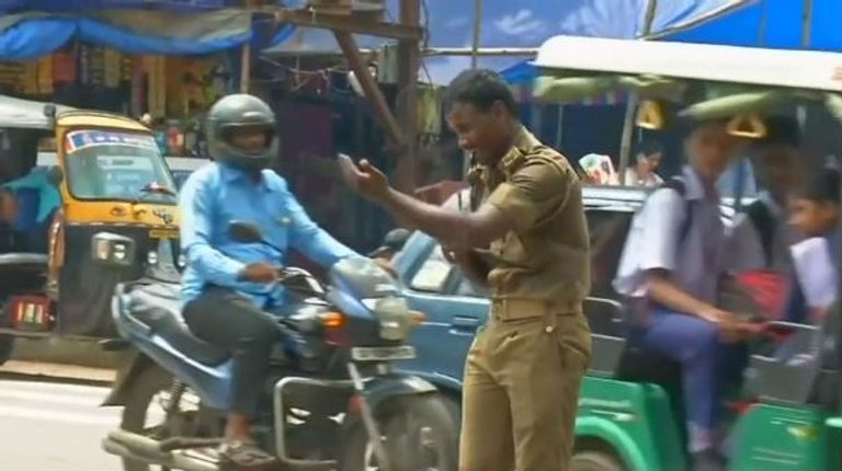 شرطي المرور الهندي براتاب شاندرا خاندوال