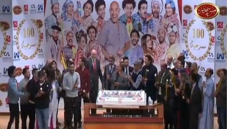نجوم مسرح مصر يحتفلون بأشرف عبدالباقي