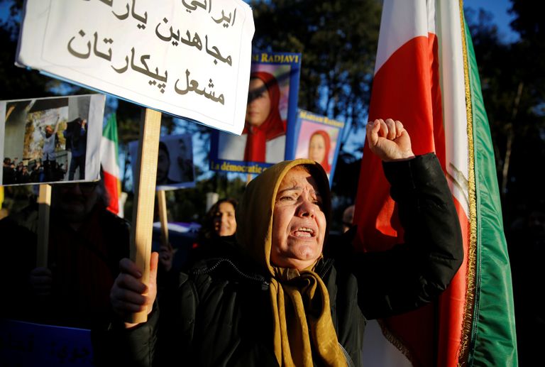 الناشطة الحقوقية نسرين ستودة