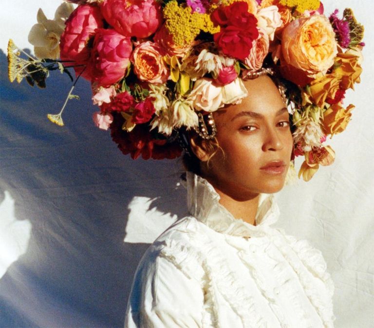 شعر على شكل باقات ورد.. أحدث تقليعات مواقع التواصل الاجتماعي