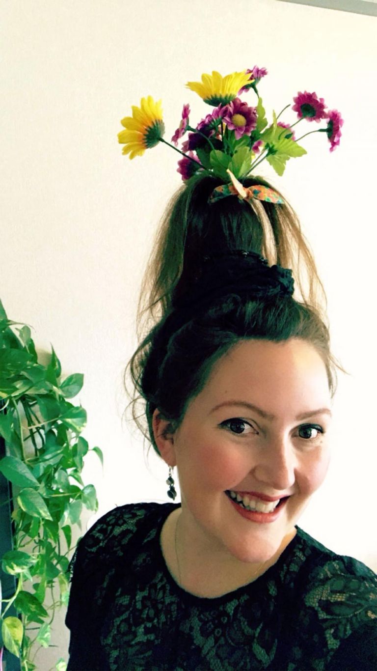 شعر على شكل باقات ورد.. أحدث تقليعات مواقع التواصل الاجتماعي