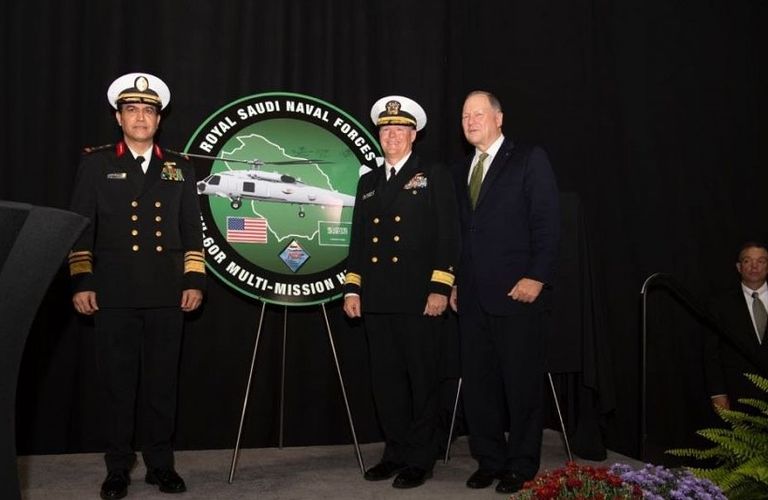 جانب من الوفد السعودي المشارك في حفل تدشين الطائرة