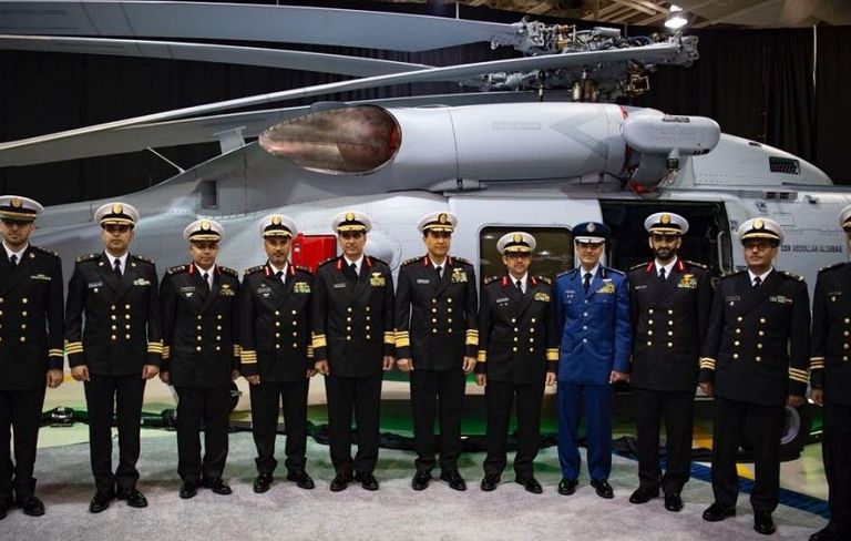 جانب من الوفد السعودي المشارك في حفل تدشين الطائرة