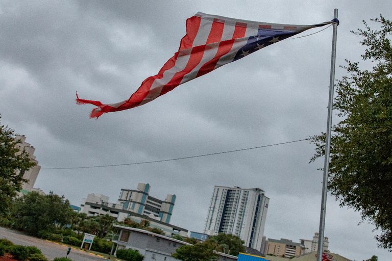 أمطار غزيرة تغمر ولايتي نورث وساوث كارولاينا