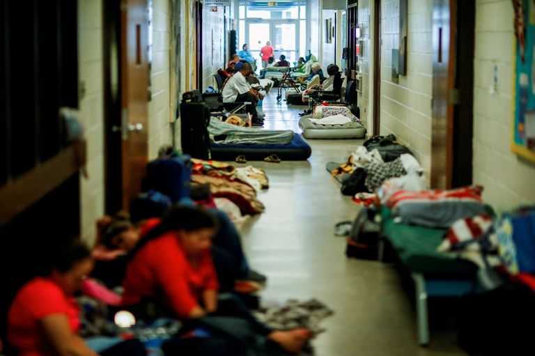 أمطار غزيرة تغمر ولايتي نورث وساوث كارولاينا