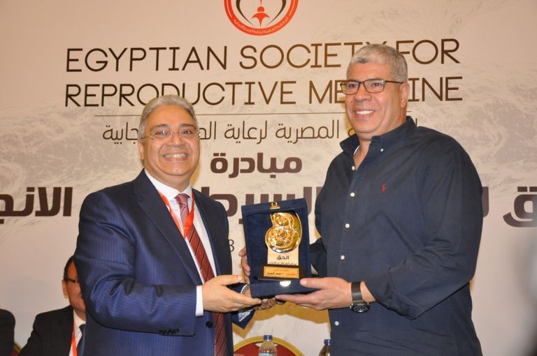 تنصيب الفنانة منة شلبي سفيرة لحملة تدعم مرضى السرطان