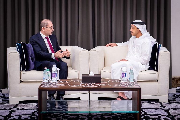 جانب من لقاء الشيخ عبدالله بن زايد آل نهيان وأيمن الصفدي وزير خارجية الأردن الشيخ عبدالله بن زايد آل نهيان وأيمن الصفدي وزير خارجية الأردن