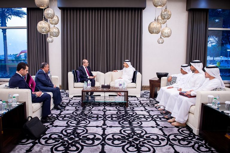 جانب من لقاء الشيخ عبدالله بن زايد آل نهيان وأيمن الصفدي وزير خارجية الأردن الشيخ عبدالله بن زايد آل نهيان وأيمن الصفدي وزير خارجية الأردن