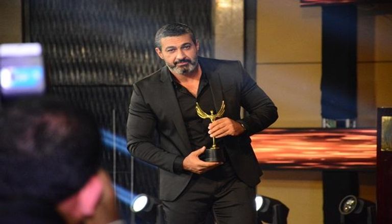 الفنان ياسر جلال الفائز بجائزة الجمهور لأفضل ممثل 