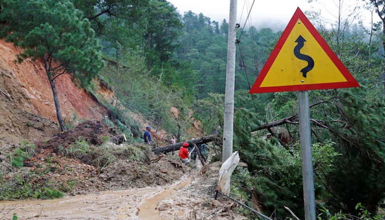 انهيارات أرضية في الفلبين بسبب إعصار مانكوت