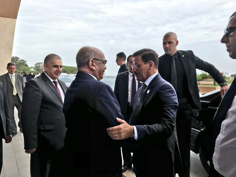 لقاء وزير الخارجية الجزائري مع وزير الاقتصاد الإماراتي 