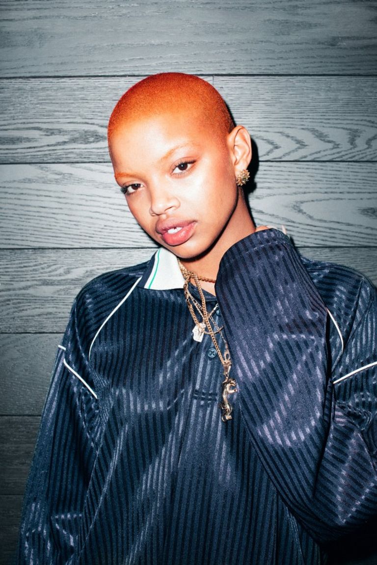 عارضة الأزياء الأمريكية سليك وودز المغنية الأمريكية ريانا وعارضة الأزياء سليك وودز