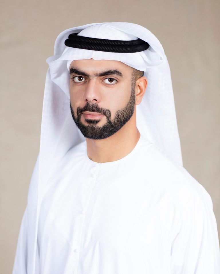 نورة الكعبي تفتتح معرض الكتب الصامتة