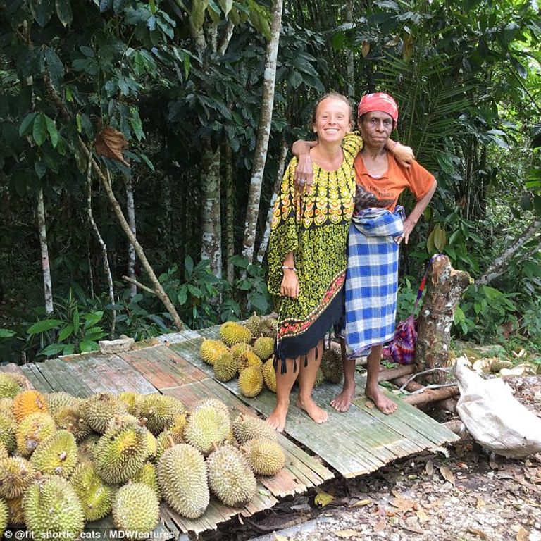 تينا ستوكلوسا وزوجها سيمون بيون