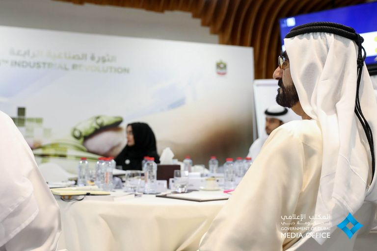 الشيخ محمد بن راشد يلتقي مشاركي