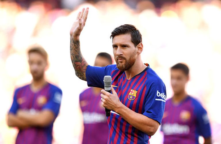 ليونيل ميسي نجم برشلونة مارك فان بوميل - مدرب بي إس في آيندهوفن