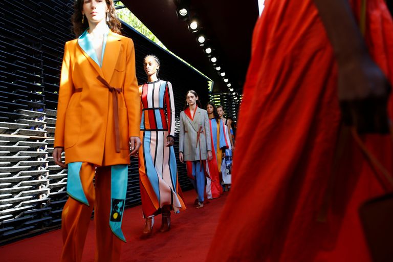 طبعات في عروض أسبوع لندن للموضة صيحات الموضة من أسبوع لندن للموضة ٢٠١٩