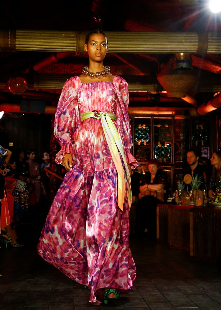 طبعات في عروض أسبوع لندن للموضة صيحات الموضة من أسبوع لندن للموضة ٢٠١٩