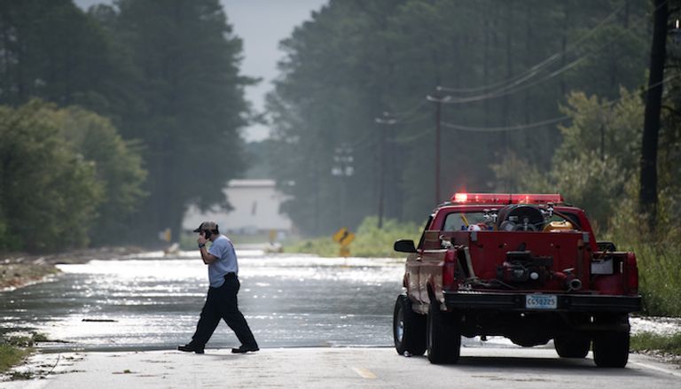 إعصار فلورنس يغلق الطرق في ولاية نورث كارولاينا الأمريكية