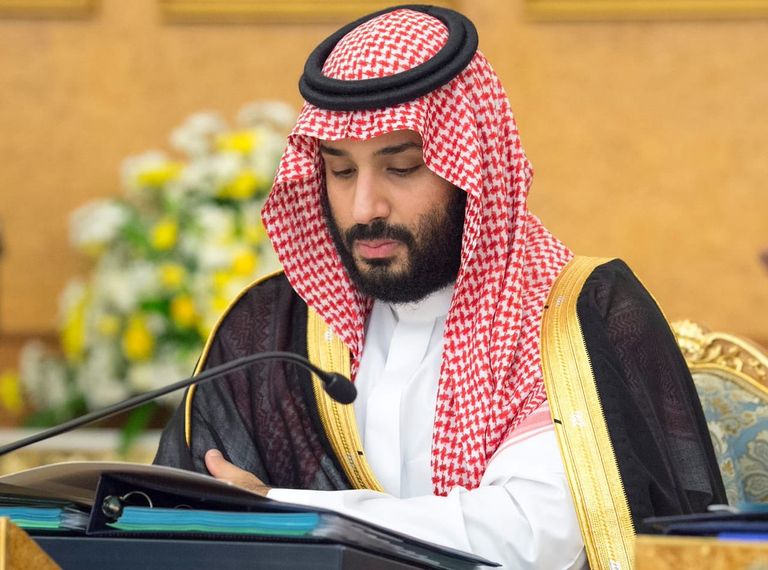 الأمير محمد بن سلمان خلال مشاركته اليوم في جلسة مجلس الوزراء خادم الحرمين الشريفين الملك سلمان بن عبدالعزيز خلال جلسة اليوم