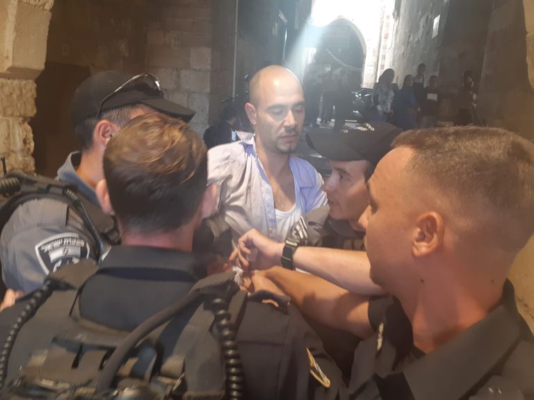 شرطة الاحتلال تعتقل فلسطينيا في الأقصى