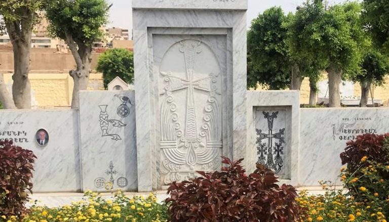 مقبرة مرممة تقف شاهدة على تاريخ الأرمن في القاهرة