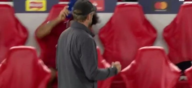 صلاح محمد صلاح في إحدى الفرص على مرمى سان جيرمان