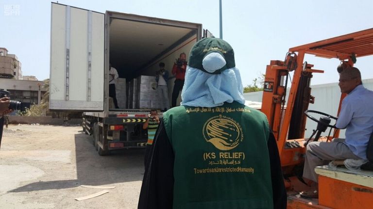 "سلمان للإغاثة" يسلّم مستلزمات الغسيل الكلوي لوزارة الصحة اليمنية