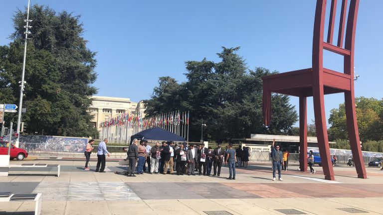 جانب من وقفة أفراد قبيلة الغفران في جنيف