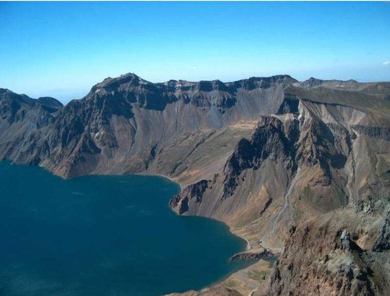 مناظر طبيعية خلابة يشتهر بها جبل بايكتو- أرشيفية