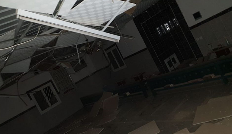 الأضرار التي لحقت بالمسجد جراء المقذوف الحوثي 