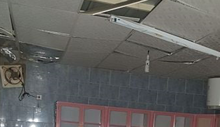 الأضرار التي لحقت بالمسجد جراء المقذوف الحوثي 