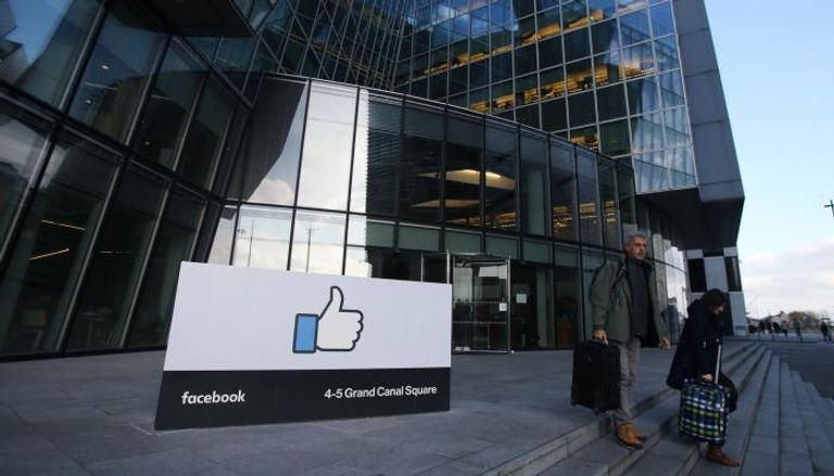 فيسبوك وتويتر تواجهان خطر العقوبات