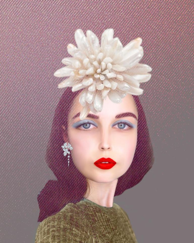 الفنانة التشكيلية الإماراتية سمية السويدي