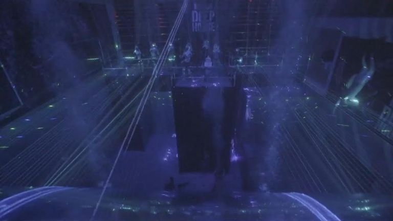 حفل موسيقي في أعمق حمام سباحة بالعالم