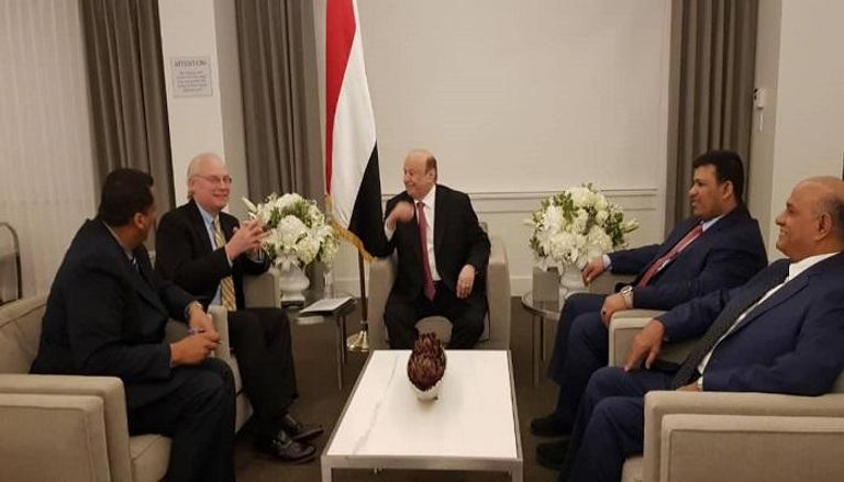 الرئيس اليمني عبدربه منصور هادي مع الوفد الأمريكي