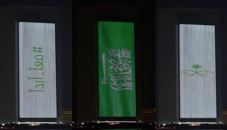 مبنى شركة "أدنوك" يكتسي بألوان العلم السعودي