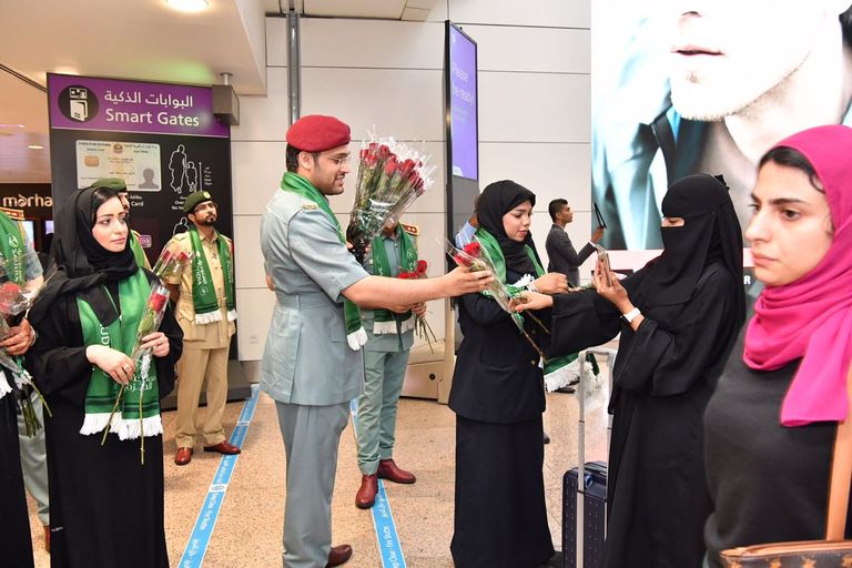 مبنى شركة "أدنوك" يكتسي بألوان العلم السعودي