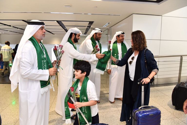 مبنى شركة "أدنوك" يكتسي بألوان العلم السعودي