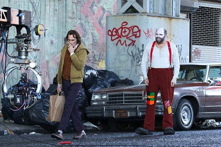 خواكين فونيكس في لقطة من "الجوكر"