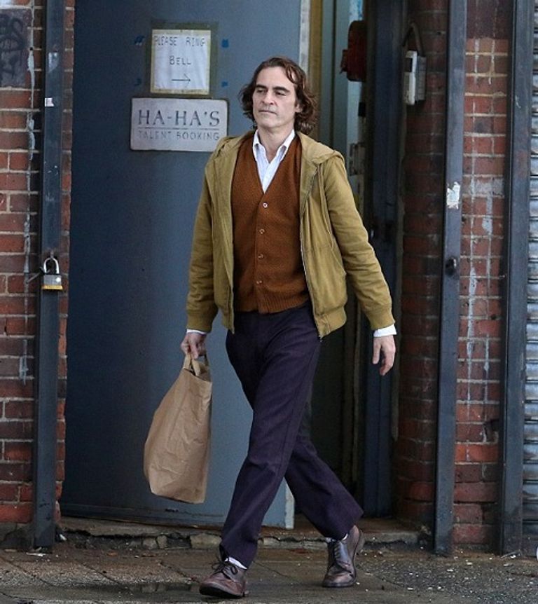 خواكين فونيكس في لقطة من "الجوكر"