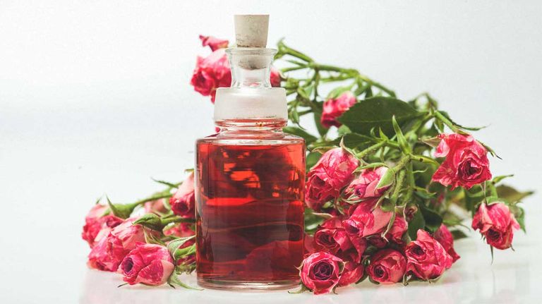 فوائد زيت الورد الصحية