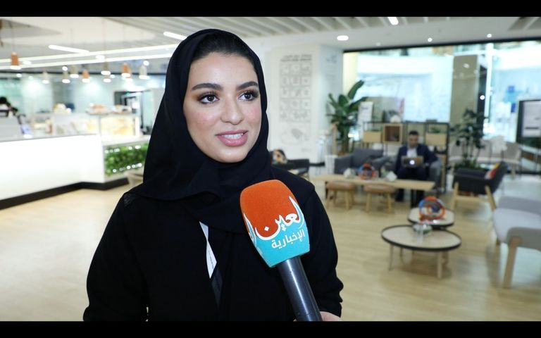 شبان سعوديون يهنئون المملكة بيومها الوطني عبر