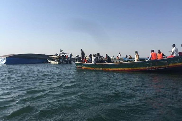 جهود مكثفة من السلطات التنزانية لانتشال جثث الضحايا