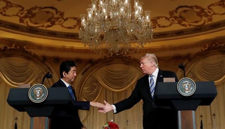 الرئيس الأمريكي دونالد ترامب ورئيس وزراء اليابان شينزو آبي - أرشيفية 