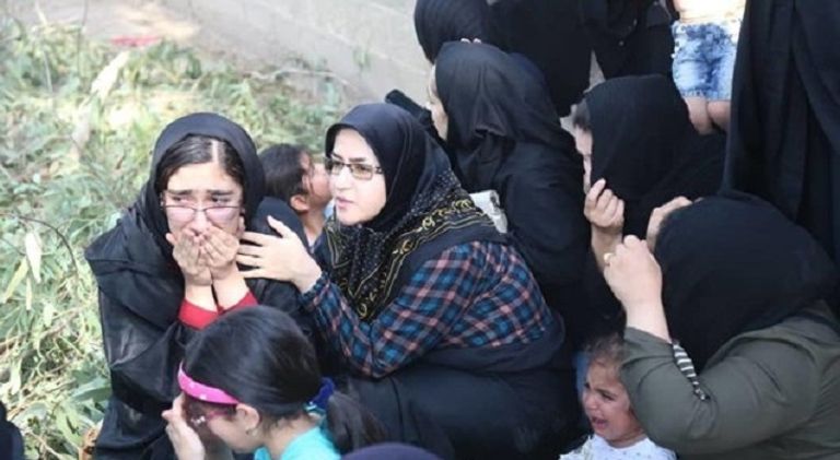 عناصر من القوات الإيرانية في موقع الهجوم