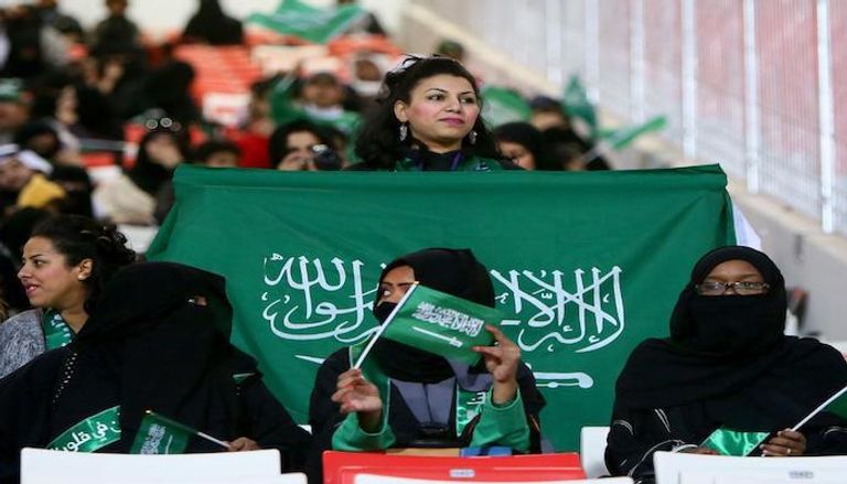 المرأة السعودية تنظر إلى نهضة المملكة بعين الفخار والاعتزاز