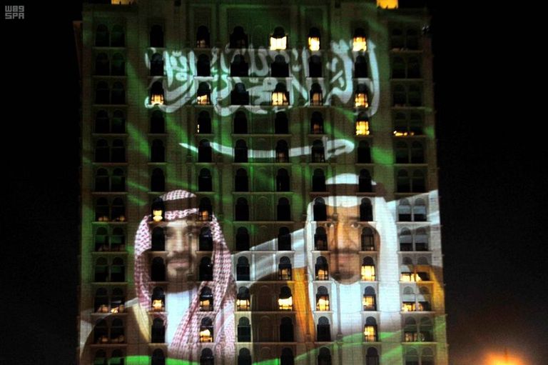 بوابات جدة تتوشح برايات التوحيد في اليوم الوطني السعودي