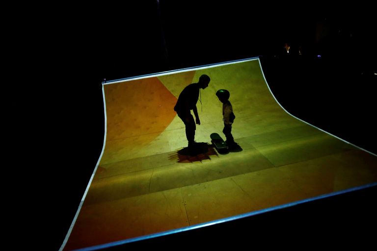 مهرجان لومينا يبهر الزوار في بلدة كشكايش البرتغالية