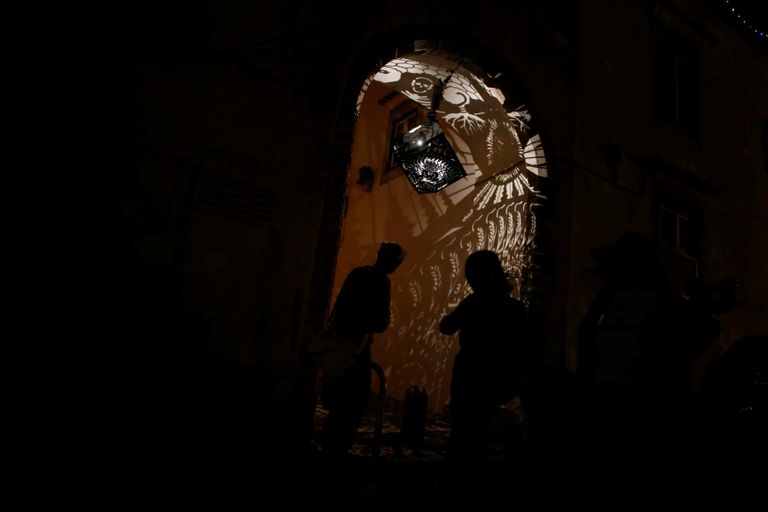 مهرجان لومينا يبهر الزوار في بلدة كشكايش البرتغالية